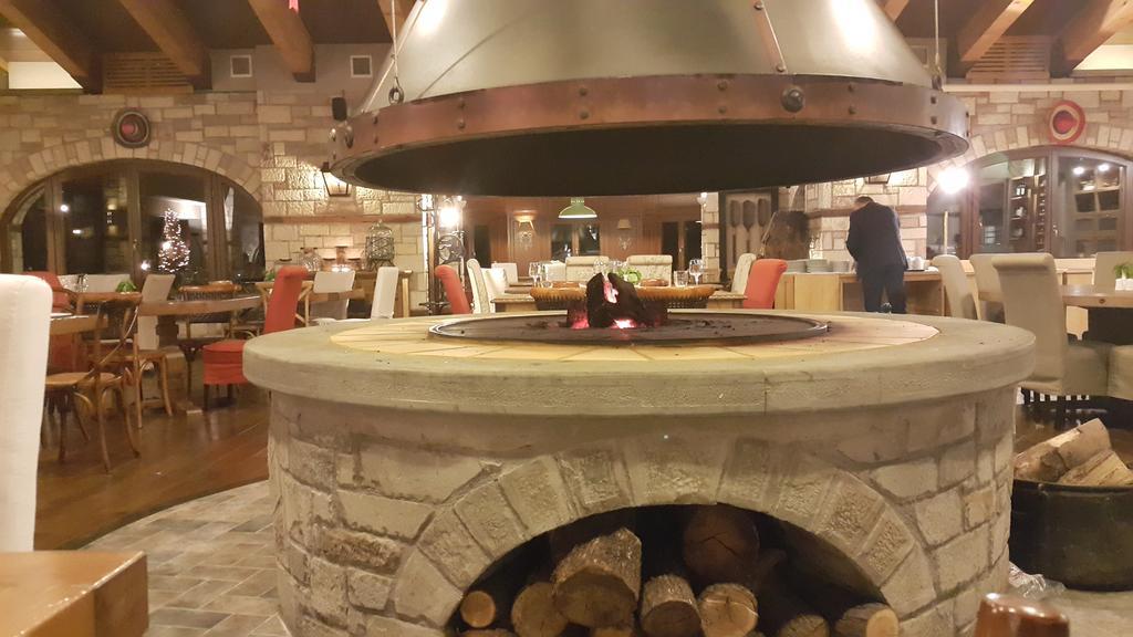 Kazarma Hotel Kalývia Fylaktís Esterno foto